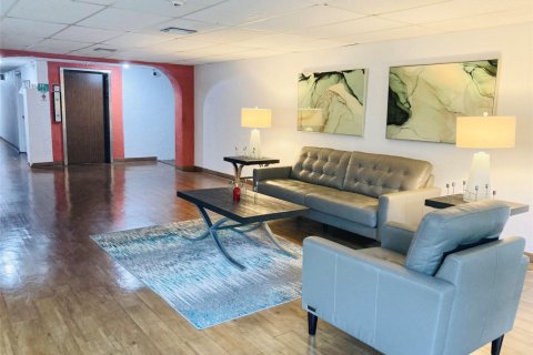 Condo in Wilton Manors, Florida, 2 bedrooms  № 954336 - photo 1