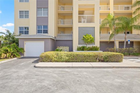 Condominio en alquiler en Madeira Beach, Florida, 3 dormitorios, 169.55 m2 № 1873053 - foto 13