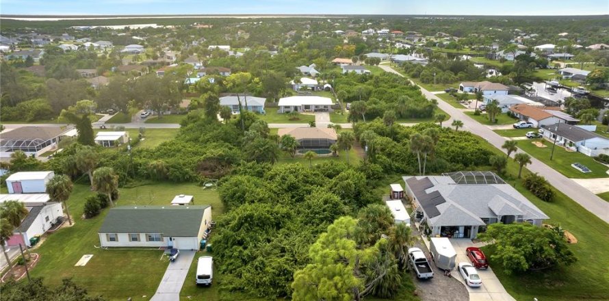 Land in Port Charlotte, Florida № 2205811