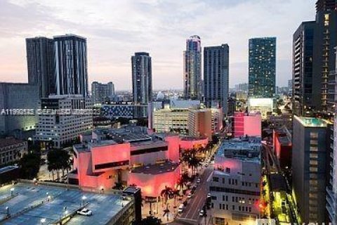 Condo in Miami, Florida, 1 bedroom  № 2176870 - photo 17