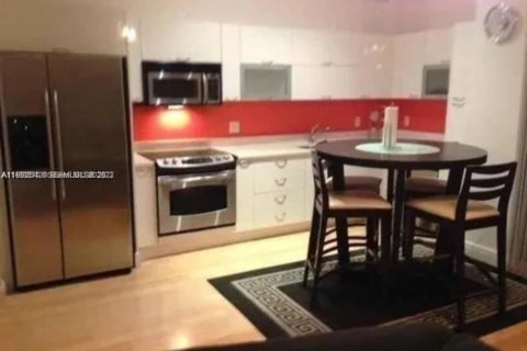 Condo in Miami, Florida, 1 bedroom  № 2176870 - photo 7