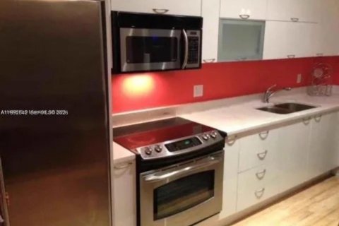 Condo in Miami, Florida, 1 bedroom  № 2176870 - photo 9