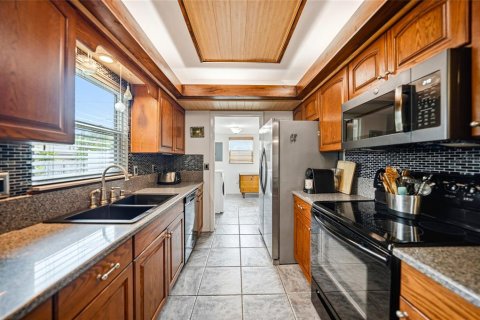 House in Venice, Florida 2 bedrooms, 137.87 sq.m. № 2218032 - photo 21