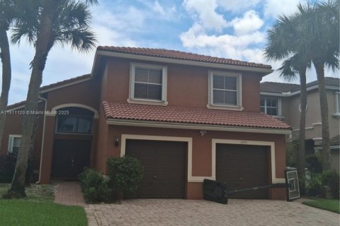 House in Hollywood, Florida 4 bedrooms, 199.74 sq.m. № 2018395