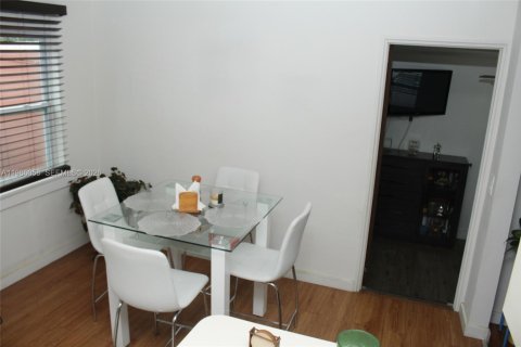 Casa en venta en Miami, Florida, 3 dormitorios, 114.64 m2 № 2047920 - foto 10