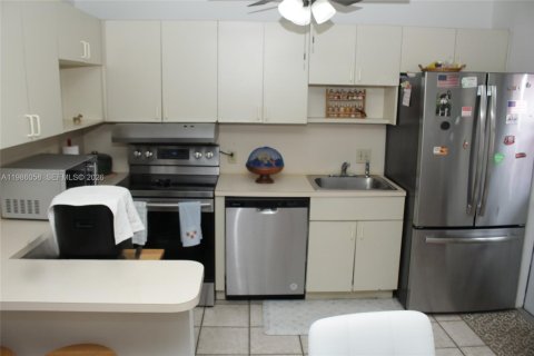Casa en venta en Miami, Florida, 3 dormitorios, 114.64 m2 № 2047920 - foto 9