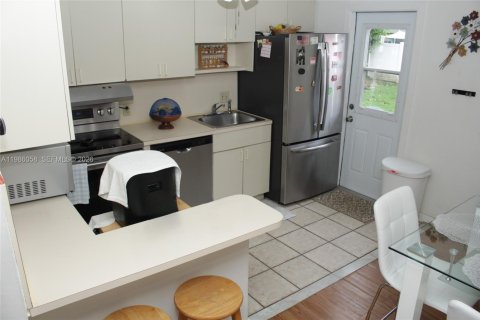 Casa en venta en Miami, Florida, 3 dormitorios, 114.64 m2 № 2047920 - foto 8