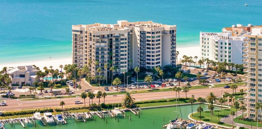 Condo in Clearwater, Florida, 2 bedrooms  № 2166265