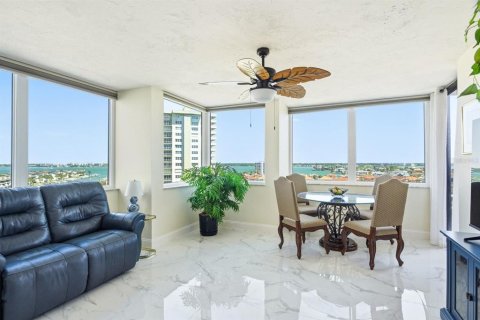 Condo in Clearwater, Florida, 2 bedrooms  № 2166265 - photo 12
