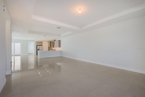 Townhouse in Bradenton, Florida 2 bedrooms, 273.23 sq.m. № 2120904 - photo 4