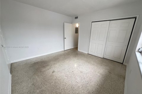 Снять в аренду квартиру в Майами, Флорида 2 спальни, 74.32м2, № 1973832 - фото 11