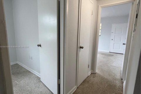 Снять в аренду квартиру в Майами, Флорида 2 спальни, 74.32м2, № 1973832 - фото 6