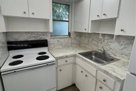 Снять в аренду квартиру в Майами, Флорида 2 спальни, 74.32м2, № 1973832 - фото 4