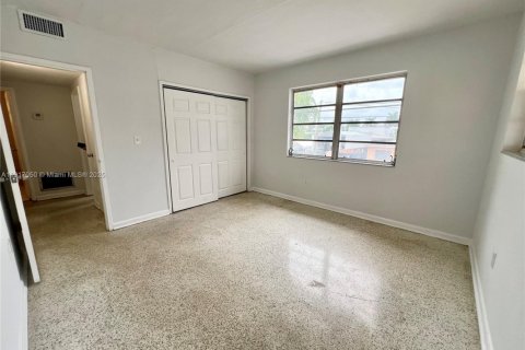 Снять в аренду квартиру в Майами, Флорида 2 спальни, 74.32м2, № 1973832 - фото 10