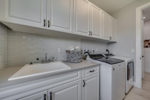 House in Vero Beach, Florida 3 bedrooms, 241.82 sq.m. № 950169 - photo 1