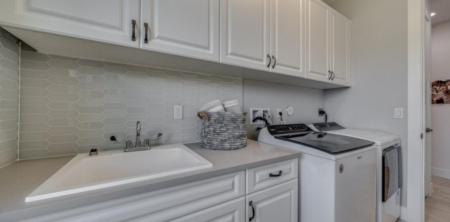 House in Vero Beach, Florida 3 bedrooms, 241.82 sq.m. № 950169
