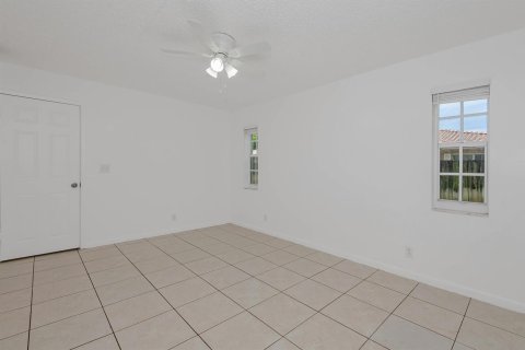 Appartement à louer à Coral Springs, Floride: 2 chambres, 790.32 m2 № 2251365 - photo 15