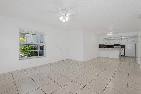 Appartement à louer à Coral Springs, Floride: 2 chambres, 790.32 m2 № 2251365 - photo 20