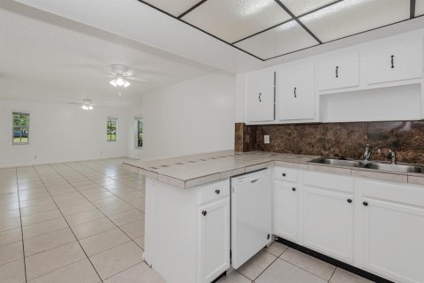 Appartement à louer à Coral Springs, Floride: 2 chambres, 790.32 m2 № 2251365 - photo 2