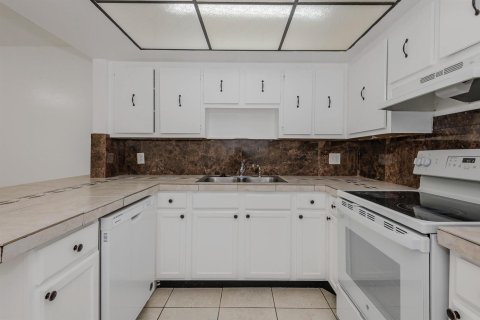 Appartement à louer à Coral Springs, Floride: 2 chambres, 790.32 m2 № 2251365 - photo 3