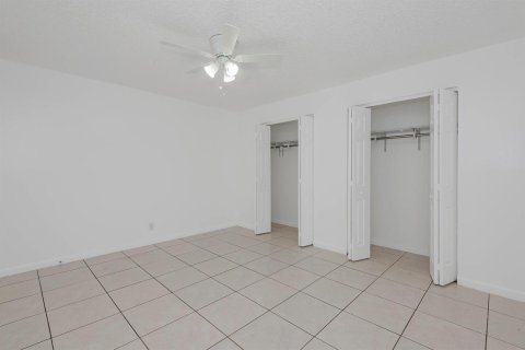 Appartement à louer à Coral Springs, Floride: 2 chambres, 790.32 m2 № 2251365 - photo 12