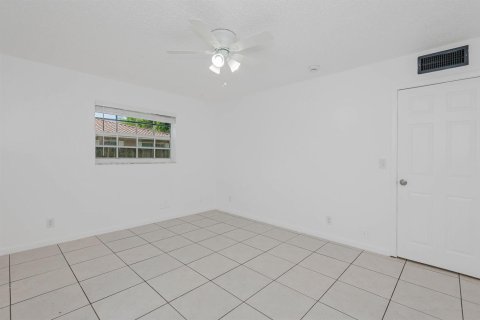 Appartement à louer à Coral Springs, Floride: 2 chambres, 790.32 m2 № 2251365 - photo 7