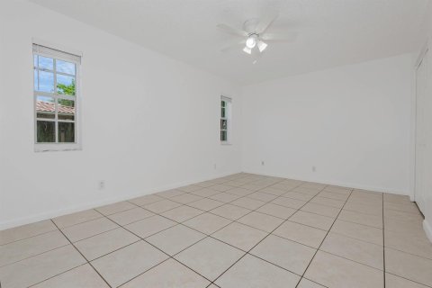 Appartement à louer à Coral Springs, Floride: 2 chambres, 790.32 m2 № 2251365 - photo 14
