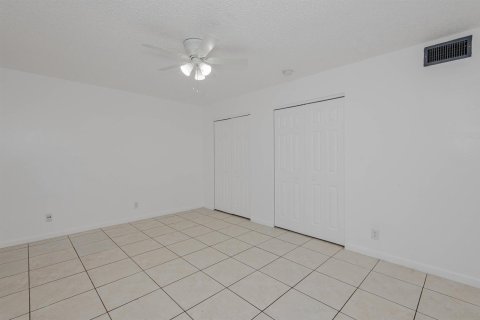 Appartement à louer à Coral Springs, Floride: 2 chambres, 790.32 m2 № 2251365 - photo 16