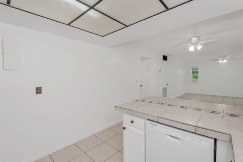 Appartement à louer à Coral Springs, Floride: 2 chambres, 790.32 m2 № 2251365 - photo 4