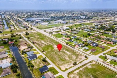 Commercial property in Cape Coral, Florida № 1793734 - photo 4