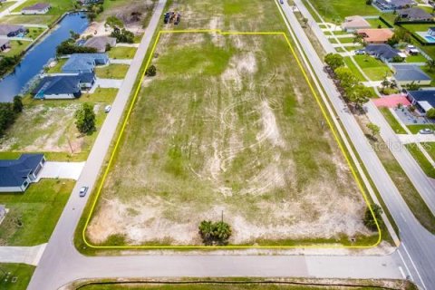 Commercial property in Cape Coral, Florida № 1793734 - photo 10