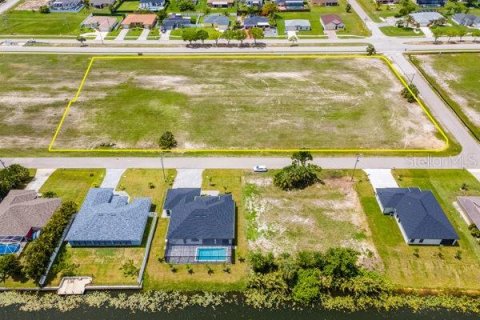 Commercial property in Cape Coral, Florida № 1793734 - photo 8