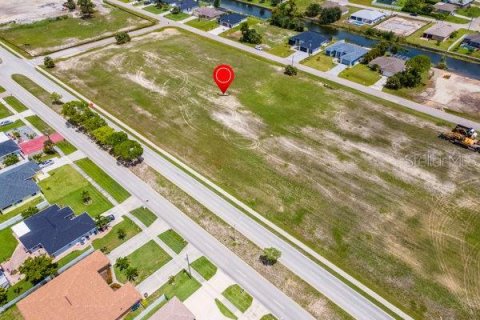 Commercial property in Cape Coral, Florida № 1793734 - photo 6