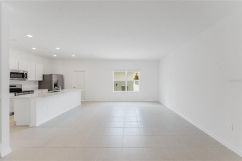 Adosado en alquiler en Apopka, Florida, 4 dormitorios, 185.8 m2 № 1918062 - foto 3