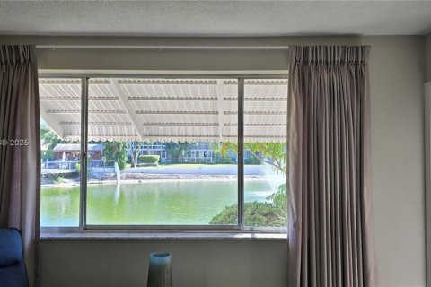 Condo in Lake Worth, Florida, 1 bedroom  № 1953325 - photo 15