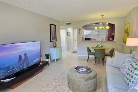Condo in Lake Worth, Florida, 1 bedroom  № 1953325 - photo 13