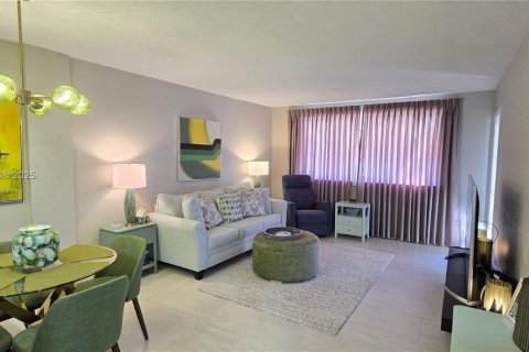 Condo in Lake Worth, Florida, 1 bedroom  № 1953325 - photo 11
