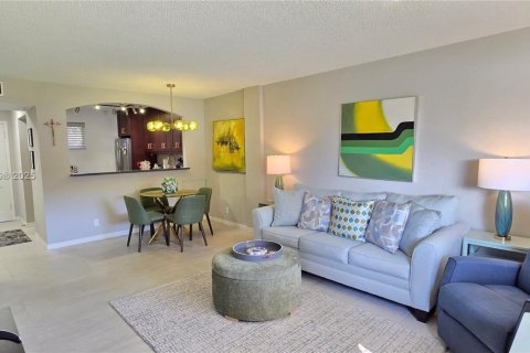 Condo in Lake Worth, Florida, 1 bedroom  № 1953325 - photo 12