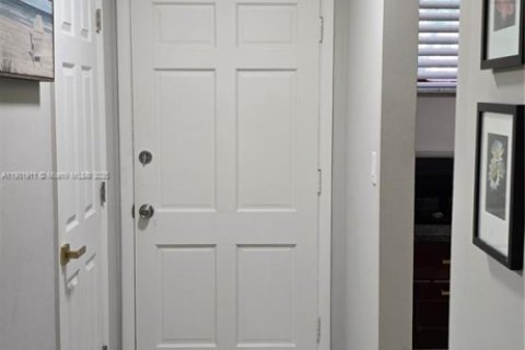Condo in Lake Worth, Florida, 1 bedroom  № 1953325 - photo 16