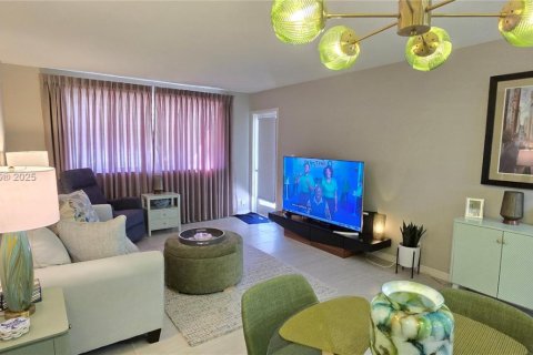 Condo in Lake Worth, Florida, 1 bedroom  № 1953325 - photo 10