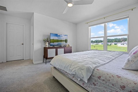 House in Sorrento, Florida 4 bedrooms, 225.66 sq.m. № 1874076 - photo 12