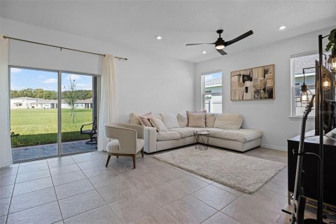 House in Sorrento, Florida 4 bedrooms, 225.66 sq.m. № 1874076 - photo 6