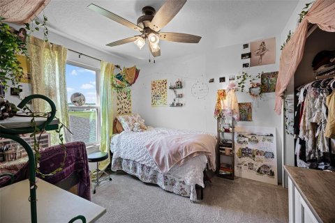 House in Sorrento, Florida 4 bedrooms, 225.66 sq.m. № 1874076 - photo 19