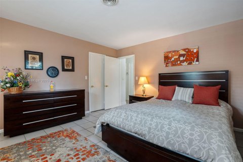 Casa en venta en Palmetto Bay, Florida, 3 dormitorios, 131.27 m2 № 1970929 - foto 15