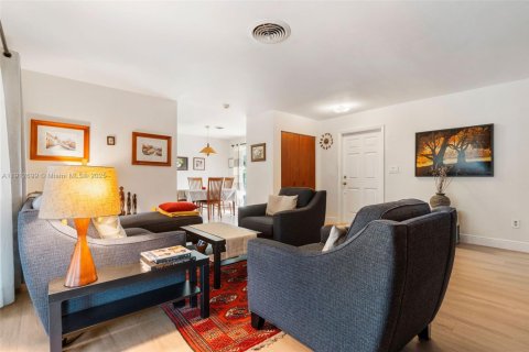 Casa en venta en Palmetto Bay, Florida, 3 dormitorios, 131.27 m2 № 1970929 - foto 7