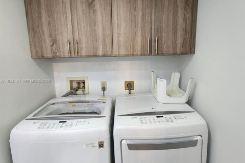 Adosado en alquiler en Plantation, Florida, 2 dormitorios, 127.46 m2 № 1992268 - foto 9