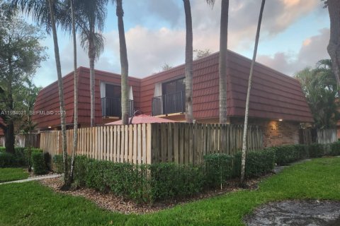 Adosado en alquiler en Plantation, Florida, 2 dormitorios, 127.46 m2 № 1992268 - foto 1