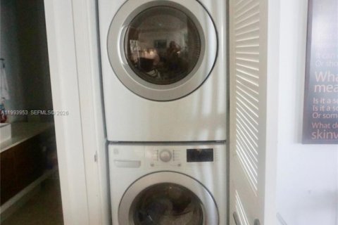 Купить кондоминиум в Майами, Флорида 2 спальни, 108.7м2, № 2055690 - фото 13