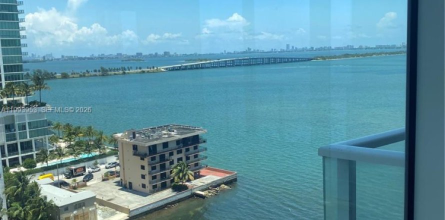 Кондоминиум с 2 спальнями в Майами, Флорида № 2055690