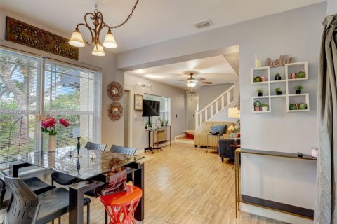 Touwnhouse à louer à Coral Gables, Floride: 3 chambres, 111.48 m2 № 1961479 - photo 3